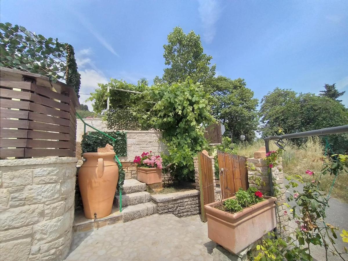Villa Stonemakers Hide Karyotikon Esterno foto